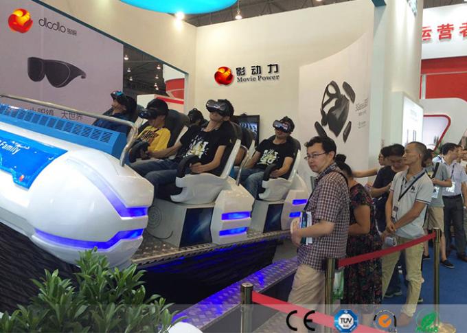 Il cinema con diversi giocatori della famiglia della macchina 9D VR del gioco con 360 ha girato il casco 0