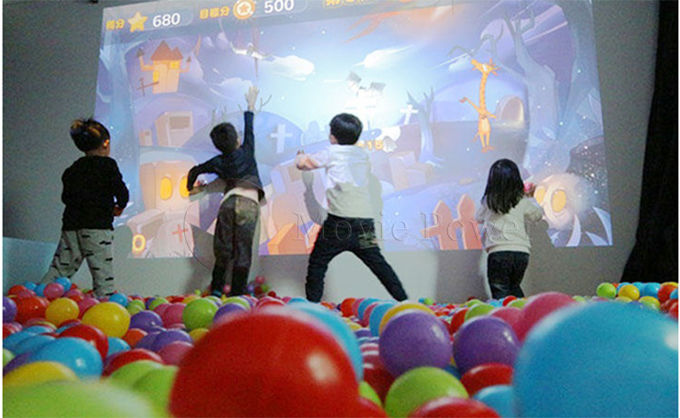Palla interattiva magica AR dei giochi della proiezione della parete 3d che colpisce divertimento 2