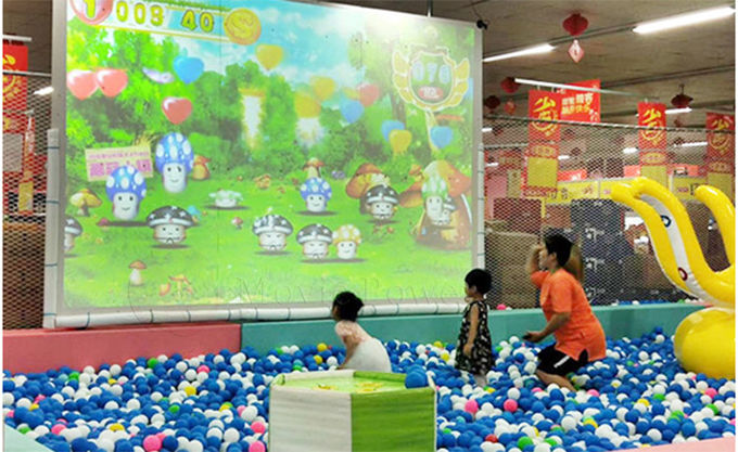 Attrezzatura interattiva di gioco della palla di Zorbing del parco a tema del proiettore dell'AR di spettacolo dei bambini 0