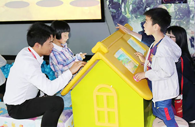 Pittura interattiva del sistema di proiezione del gioco dell'AR dei bambini dell'attrezzatura del parco a tema 2